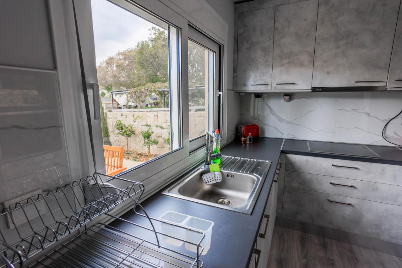 Electra Modern With Cozy Garden