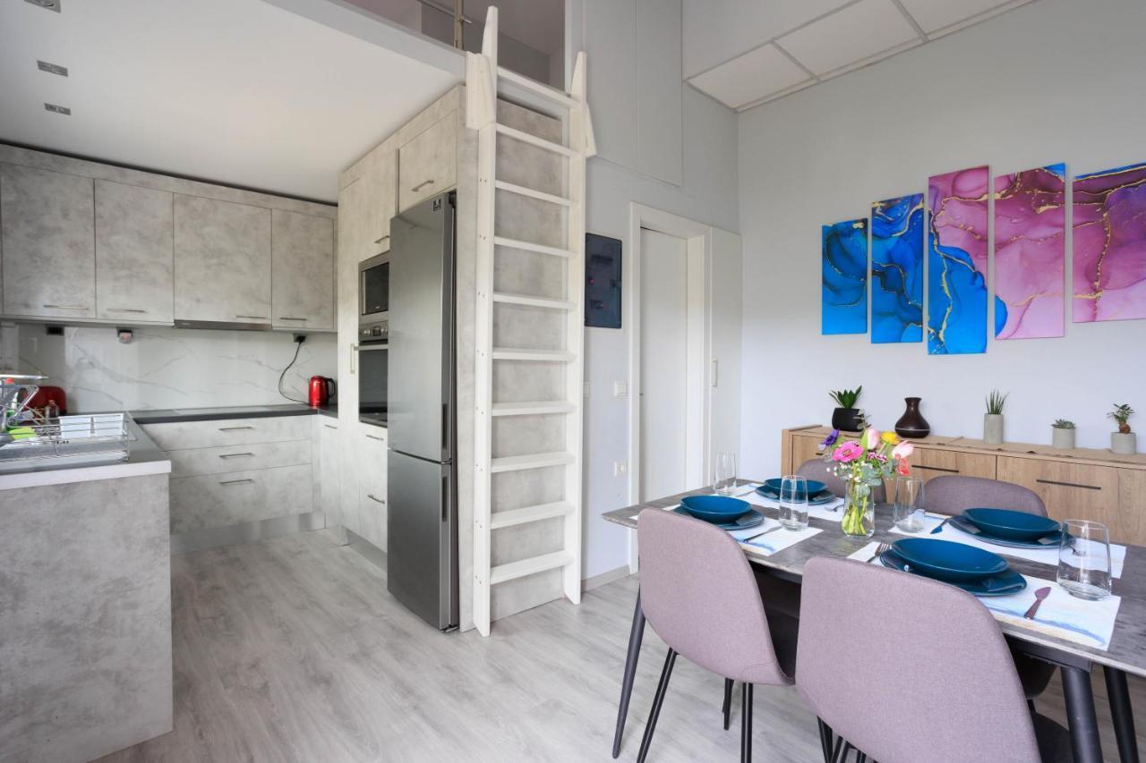 Electra Modern With Cozy Garden *